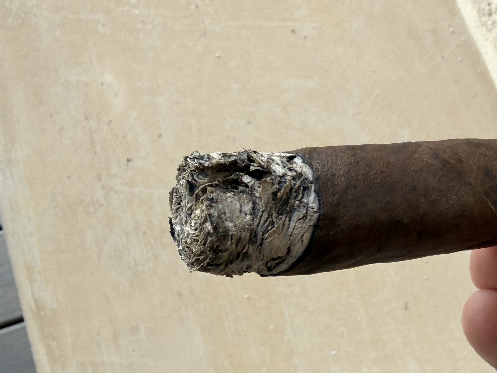 First-third ash on the Añejo Shark showing a gap on one side of the ash