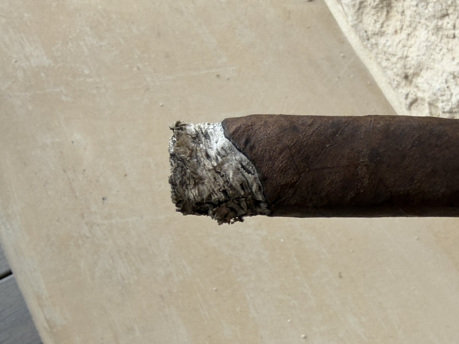 Wavy burn line on the Añejo Shark in the first third
