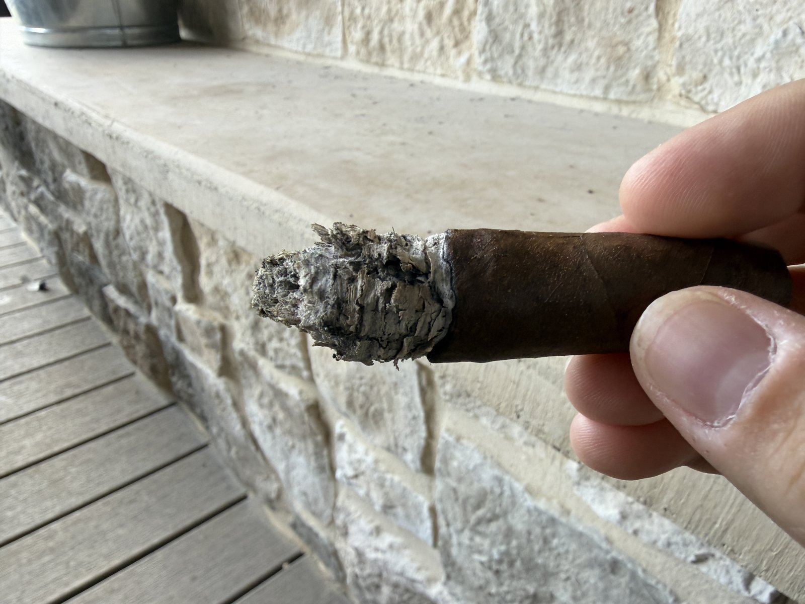 Loose flaky ash on the Añejo Shark midway through the final third, bands removed