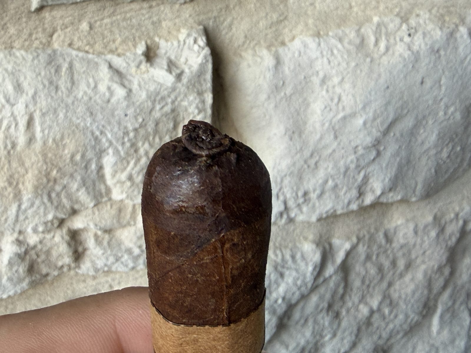 Close-up of the LecheBurra head showing the single cap with a small pigtail
