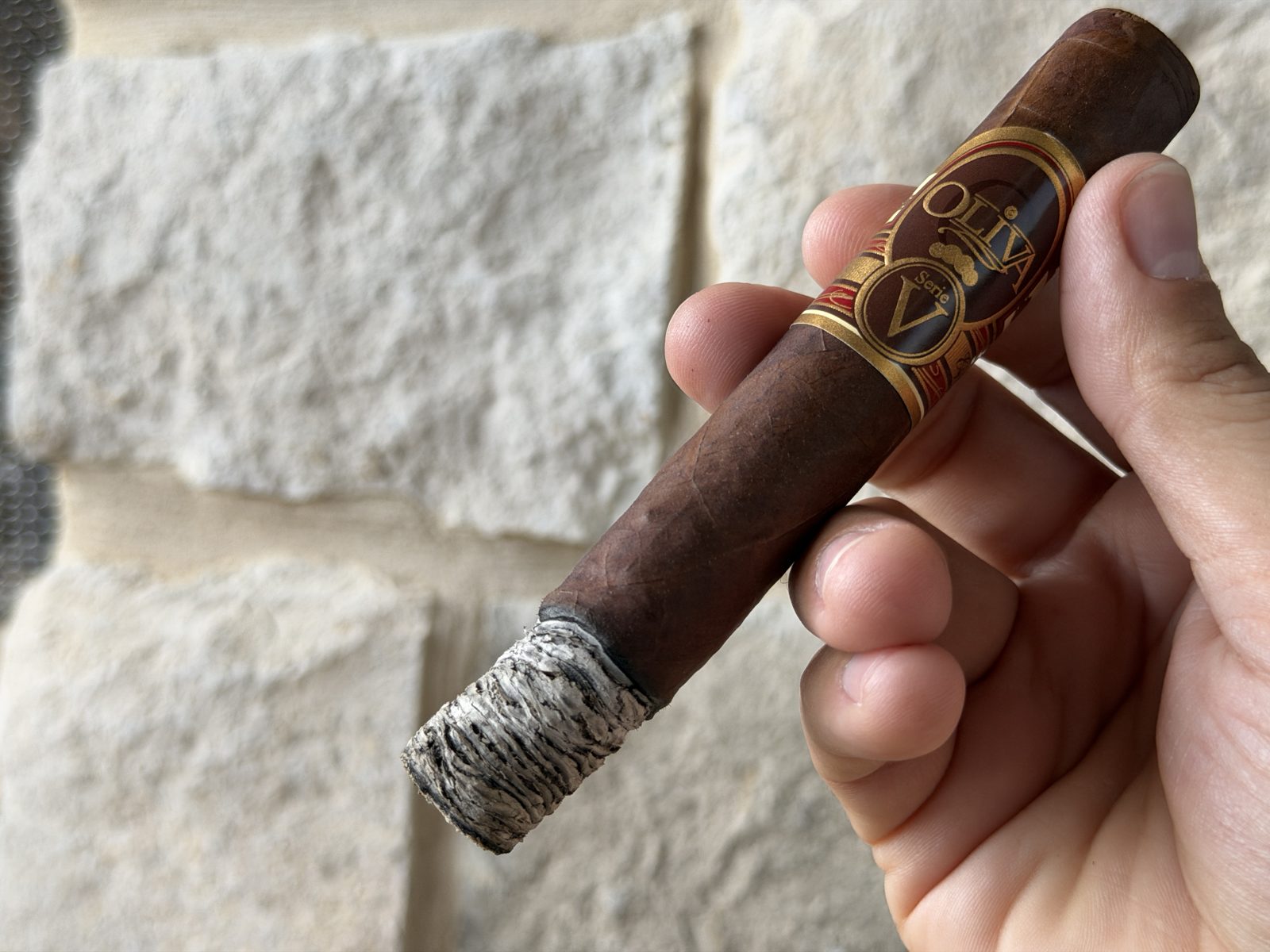 Oliva Serie V Toro mid-smoke with a long tight stack of light gray ash on the foot